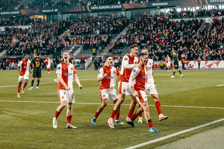 Fotbalový zážitek s výhledem na hvězdy: Slavia Praha